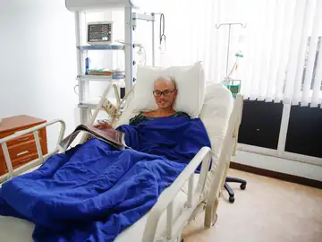 El taiwanés Liang Sheng Yueh descansa en su cama del hospital El taiwanés Liang Sheng Yueh descansa en su cama del hospital