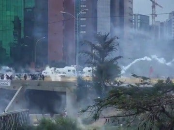 Frame 5.662018 de: Investigan suceso en que fueron heridos policías y muerte de joven venezolano