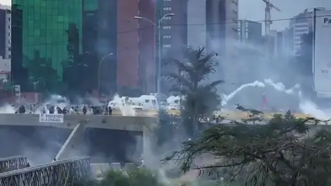 Frame 5.662018 de: Investigan suceso en que fueron heridos policías y muerte de joven venezolano Frame 5.662018 de: Investigan suceso en que fueron heridos policías y muerte de joven venezolano