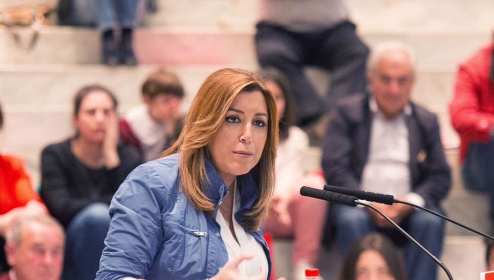 Susana Díaz ante los medios