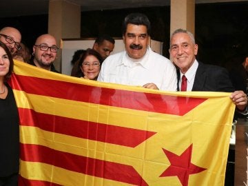 Nicolás Maduro se fotografía con una estelada