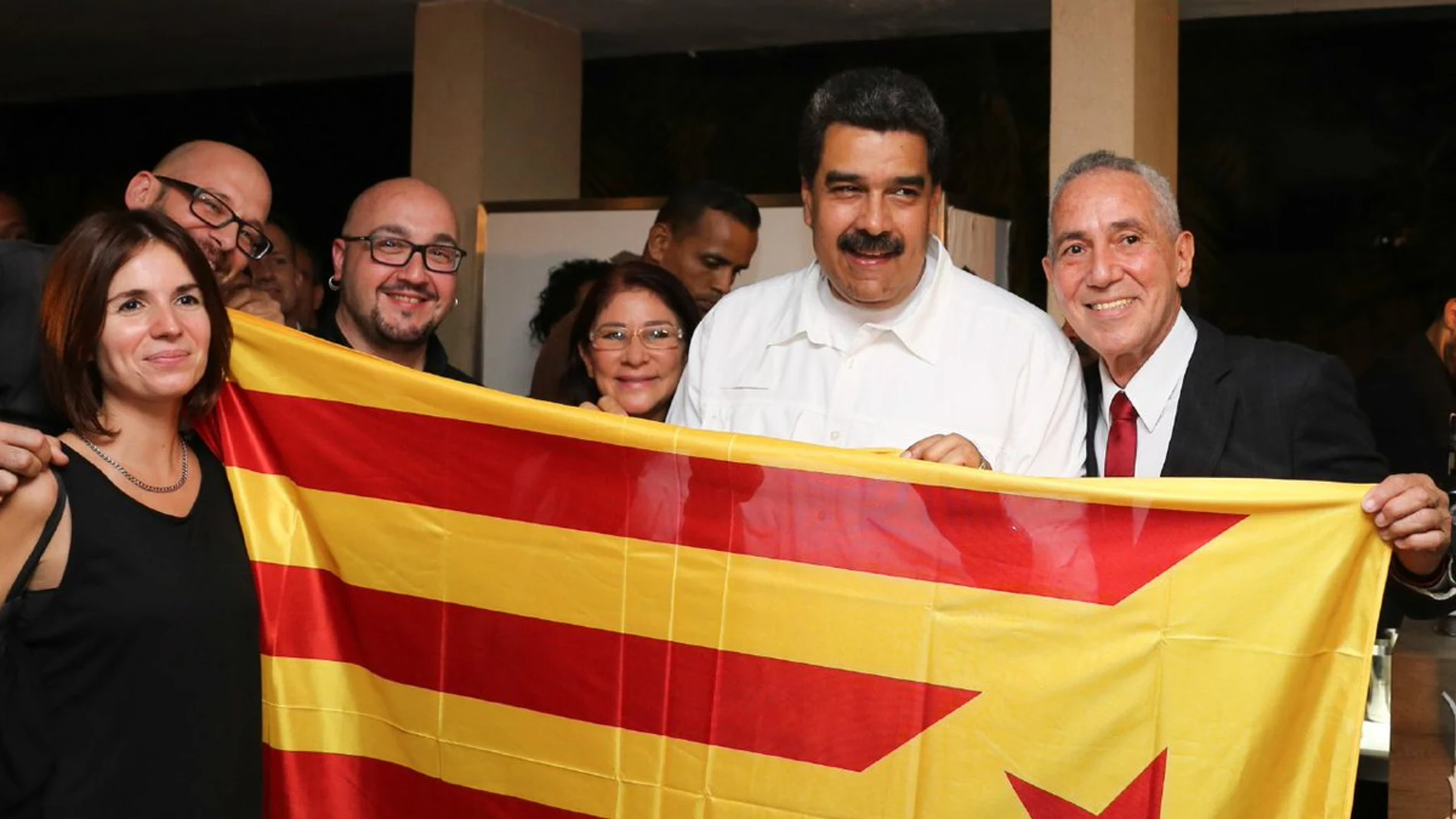 Nicolás Maduro se fotografía con una estelada Nicolás Maduro se fotografía con una estelada