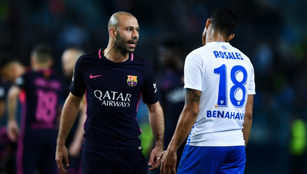 Mascherano se enfrenta a Rosales