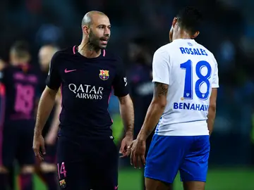 Mascherano se enfrenta a Rosales Mascherano se enfrenta a Rosales