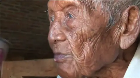 Frame 35.848269 de: Muere un indonesio que aseguraba tener 146 años Frame 35.848269 de: Muere un indonesio que aseguraba tener 146 años