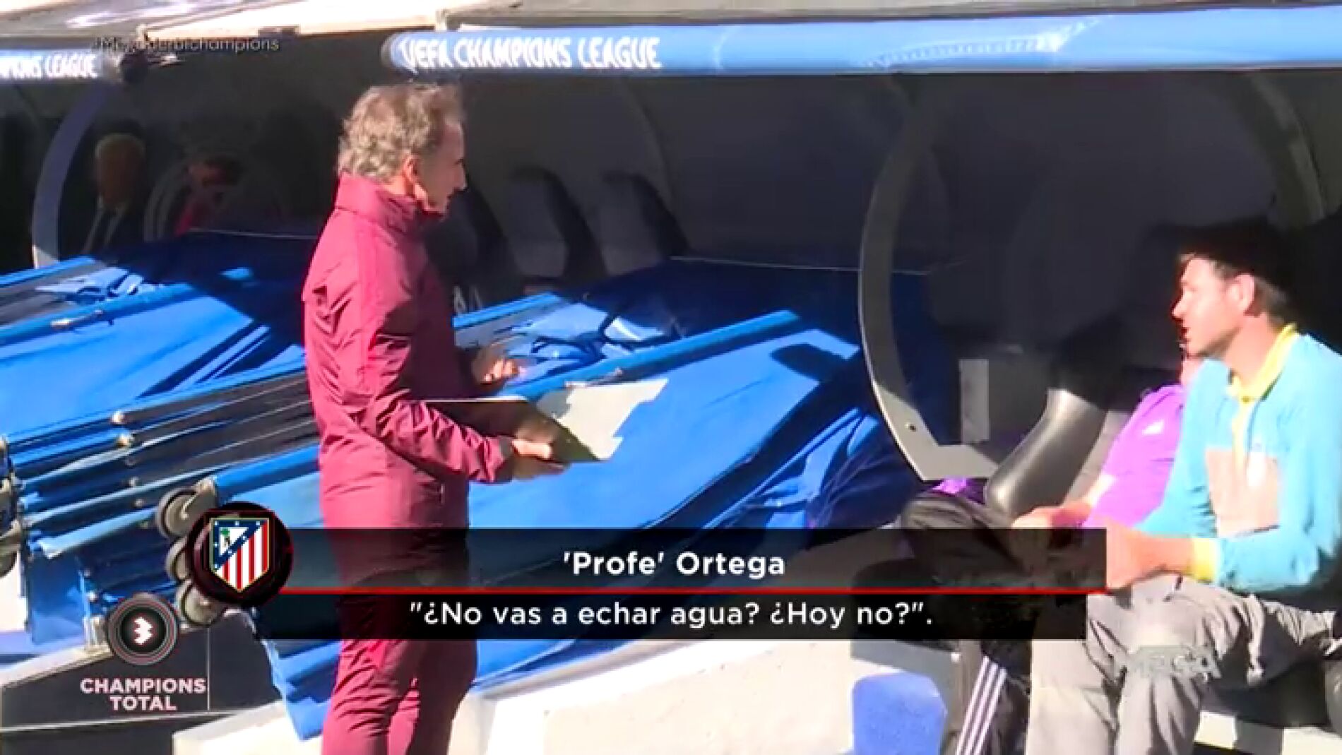 Frame 13.67177 de: Guerra por el c&eacute;sped del Bernab&eacute;u entre el profe Ortega y el Madrid: "&iquest;No vas a echar agua?"