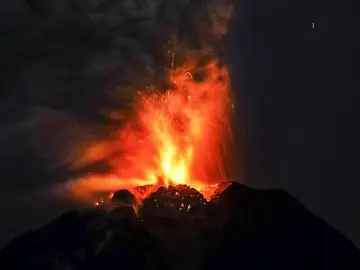Volcán en erupción (02-05-2017) Volcán en erupción (02-05-2017)