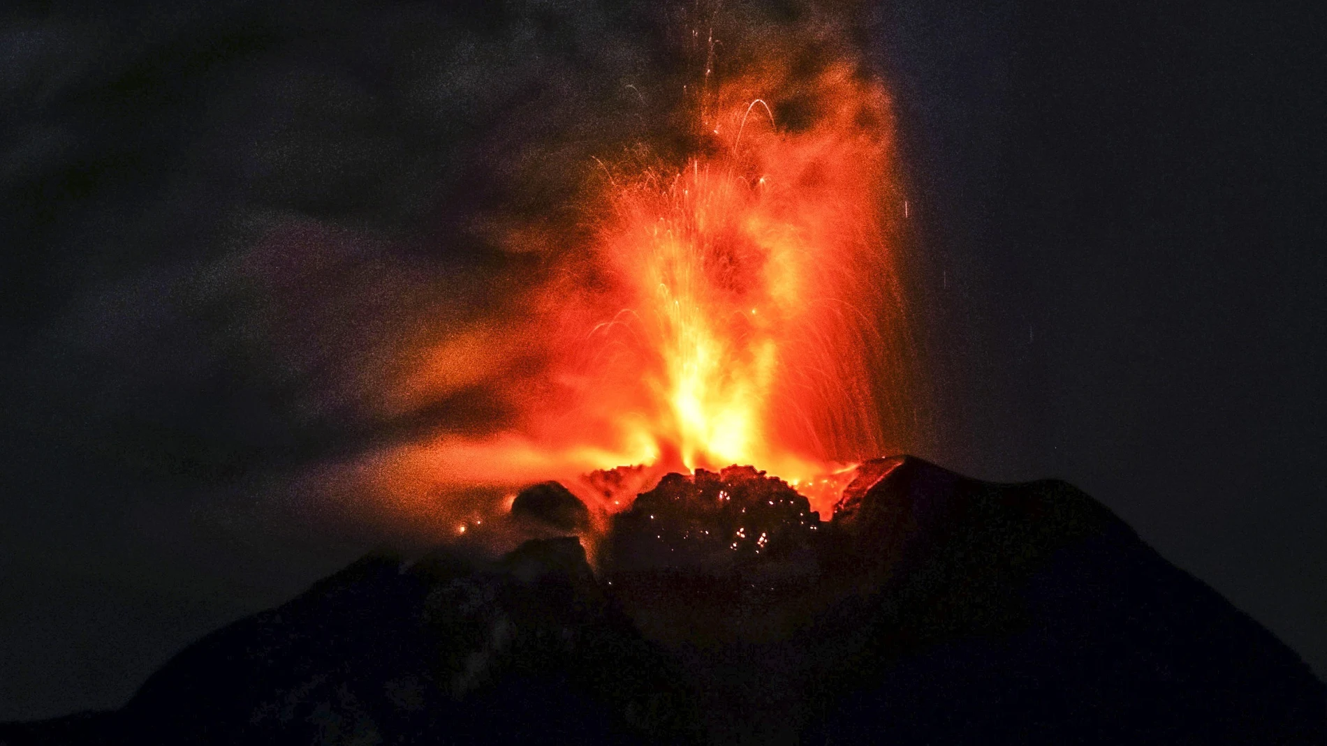 Volcán en erupción (02-05-2017) Volcán en erupción (02-05-2017)