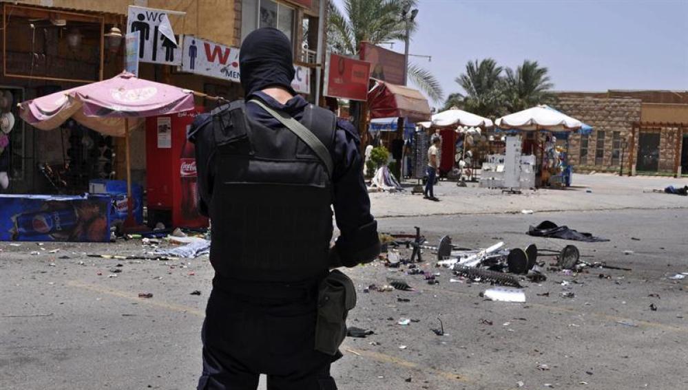 Un policía egipcio