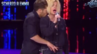 La cantante Emma Marrone sufre un abuso sexual mientras ensaya en la televisión italiana