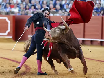 La terna, sin trofeos, por encima de una deslucida corrida en la Maestranza La terna, sin trofeos, por encima de una deslucida corrida en la Maestranza