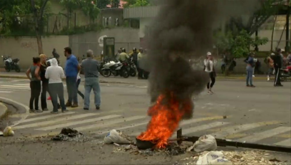 Frame 33.80621 de: Tres muertos en las protestas en la región central del país