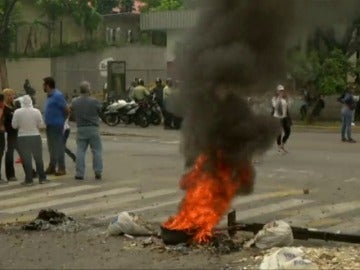 Frame 33.80621 de: Tres muertos en las protestas en la región central del país