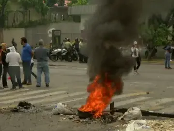 Frame 33.80621 de: Tres muertos en las protestas en la región central del país Frame 33.80621 de: Tres muertos en las protestas en la región central del país