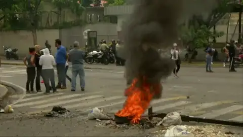 Frame 33.80621 de: Tres muertos en las protestas en la región central del país Frame 33.80621 de: Tres muertos en las protestas en la región central del país