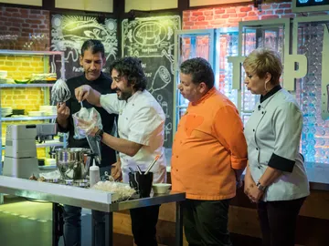 Diego Guerrero engaña a los concursantes con un verdadero trampantojo Diego Guerrero engaña a los concursantes con un verdadero trampantojo