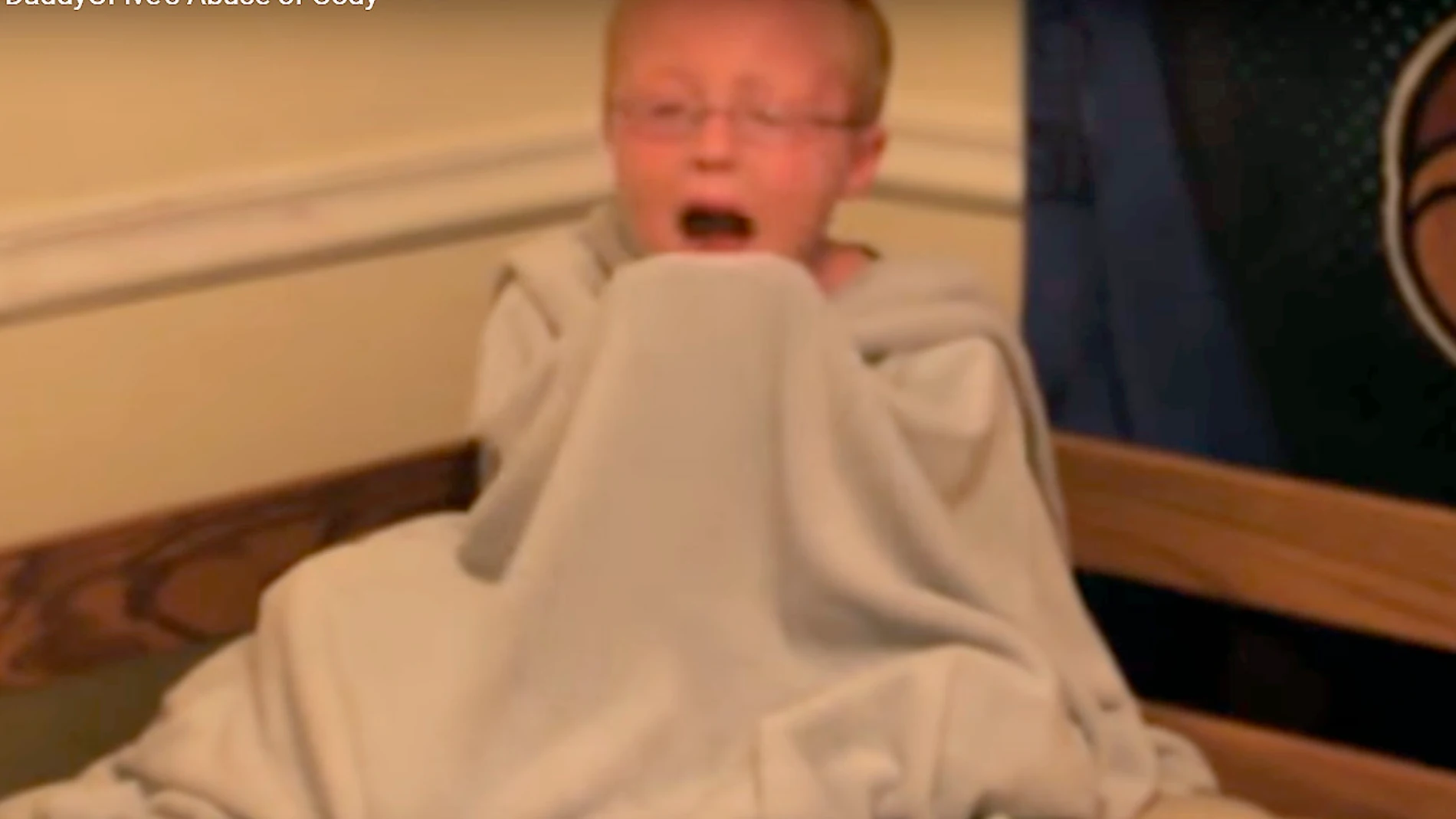 Imagen de Cody en uno de los vídeos colgados por sus padres Imagen de Cody en uno de los vídeos colgados por sus padres
