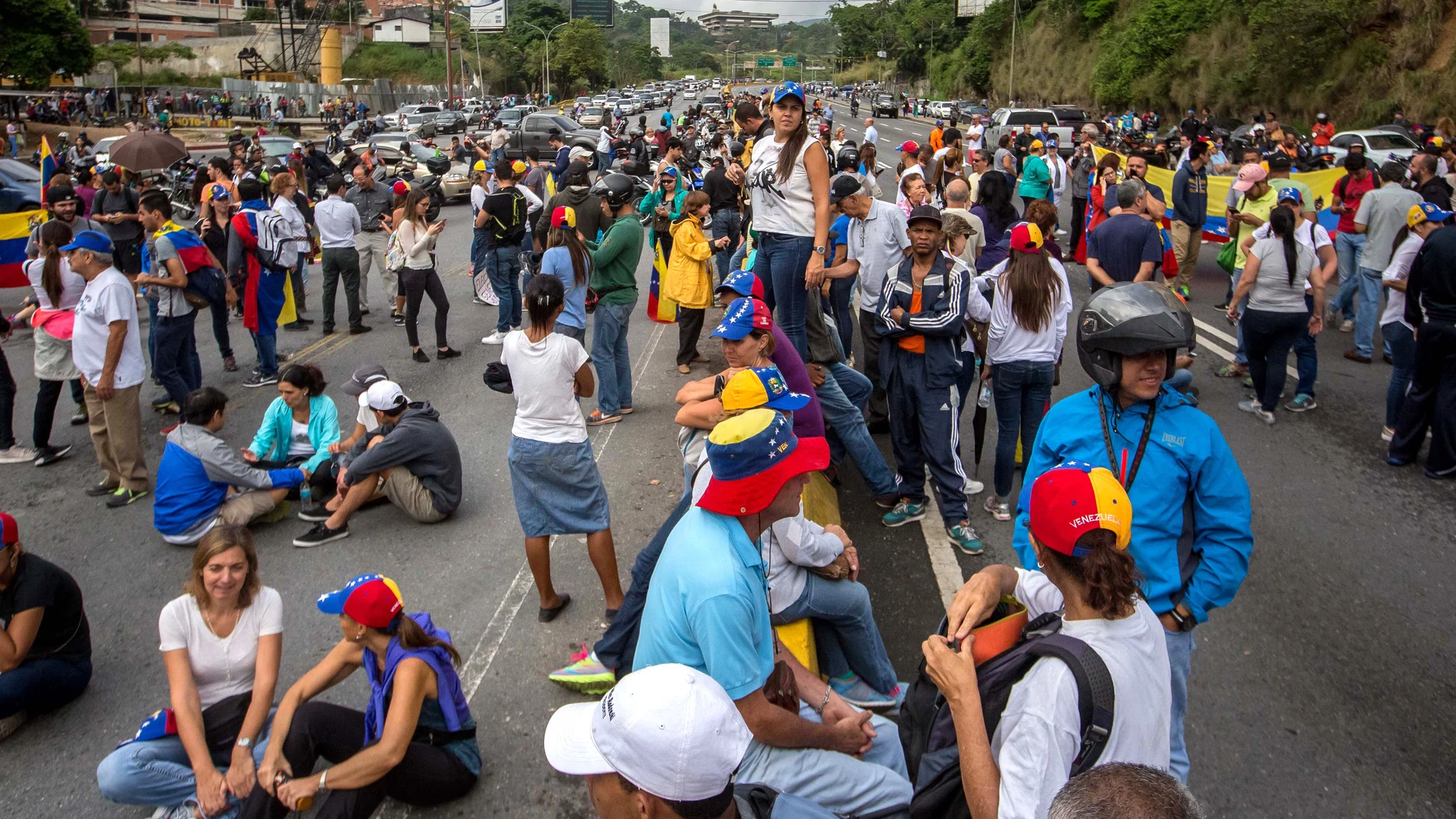 Estudiantes venezolanos se manifiestan contra el gobierno de Nicolás Maduro Estudiantes venezolanos se manifiestan contra el gobierno de Nicolás Maduro