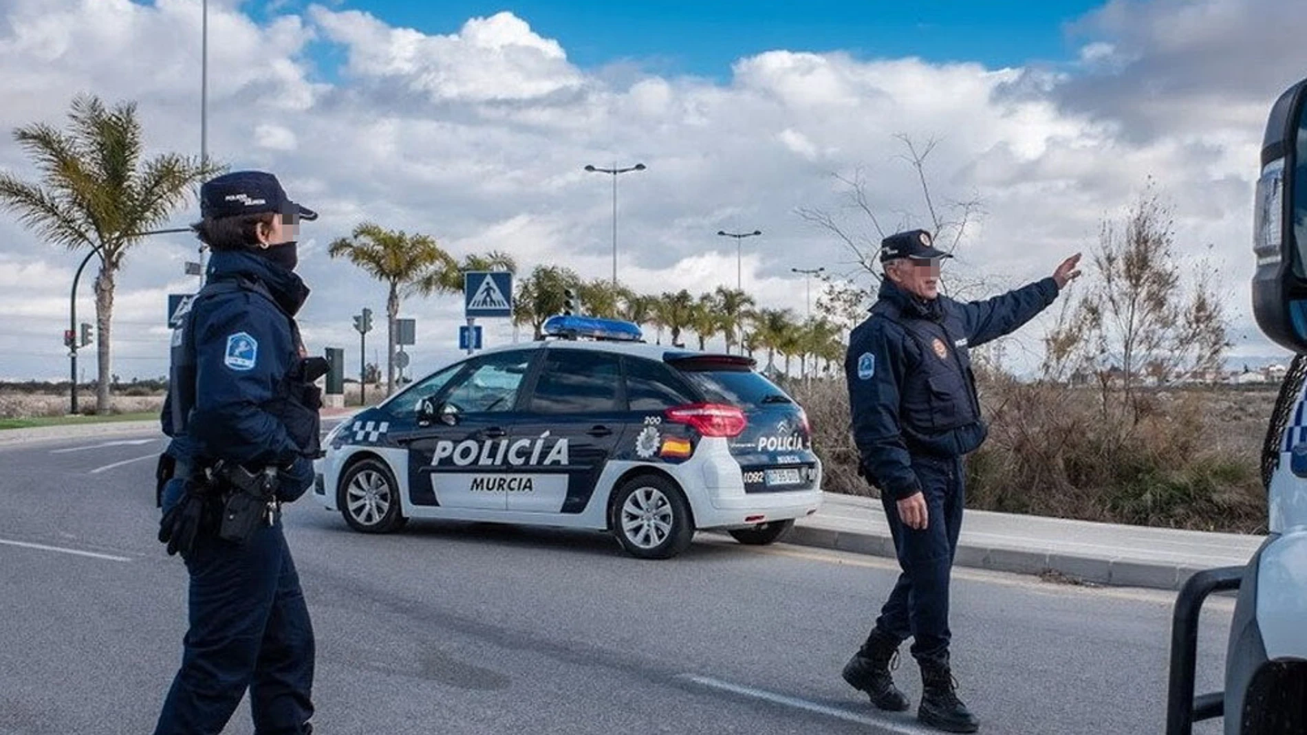 Varios agentes de Policía en Murcia en una imagen de archivo Varios agentes de Policía en Murcia en una imagen de archivo