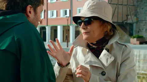 Jozé, el topo de Rosamari en la lonja Jozé, el topo de Rosamari en la lonja