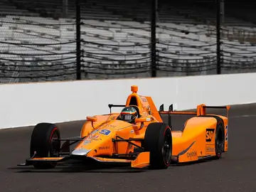 Fernando Alonso, dando sus primeras vueltas al óvalo de Indianápolis Fernando Alonso, dando sus primeras vueltas al óvalo de Indianápolis