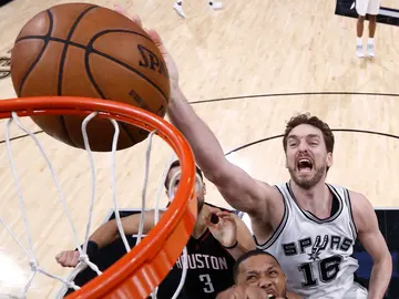 Pau Gasol, ante los Houston Rockets Pau Gasol, ante los Houston Rockets