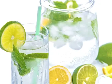 Las ‘bebidas light’ contienen edulcorantes artificiales y sus efectos sobre la salud son desconocidos Las ‘bebidas light’ contienen edulcorantes artificiales y sus efectos sobre la salud son desconocidos