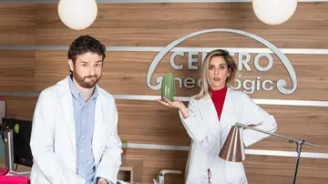 Gorka Otxoa y María León en la tercera temporada de 'Allí Abajo'