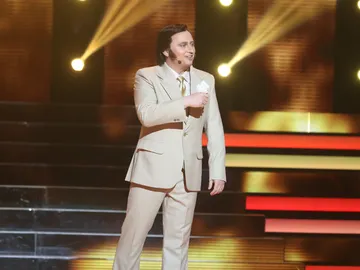 Juan Manuel Punzano viste de emociones el plató transformado en Manolo Escobar Juan Manuel Punzano viste de emociones el plató transformado en Manolo Escobar