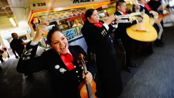 Mariachis festejan el Cinco de Mayo en Los Ángeles (EEUU) Mariachis festejan el Cinco de Mayo en Los Ángeles (EEUU)