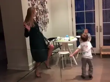 Frame 6.578956 de: Ivanka Trump publica un vídeo bailando con sus hijos en su cuenta de Instagram Frame 6.578956 de: Ivanka Trump publica un vídeo bailando con sus hijos en su cuenta de Instagram