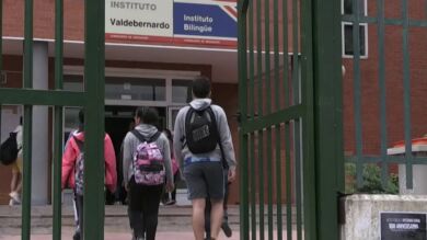 Una menor de 13 años apuñala hasta cinco veces a otro de 14 años en un instituto de Madrid