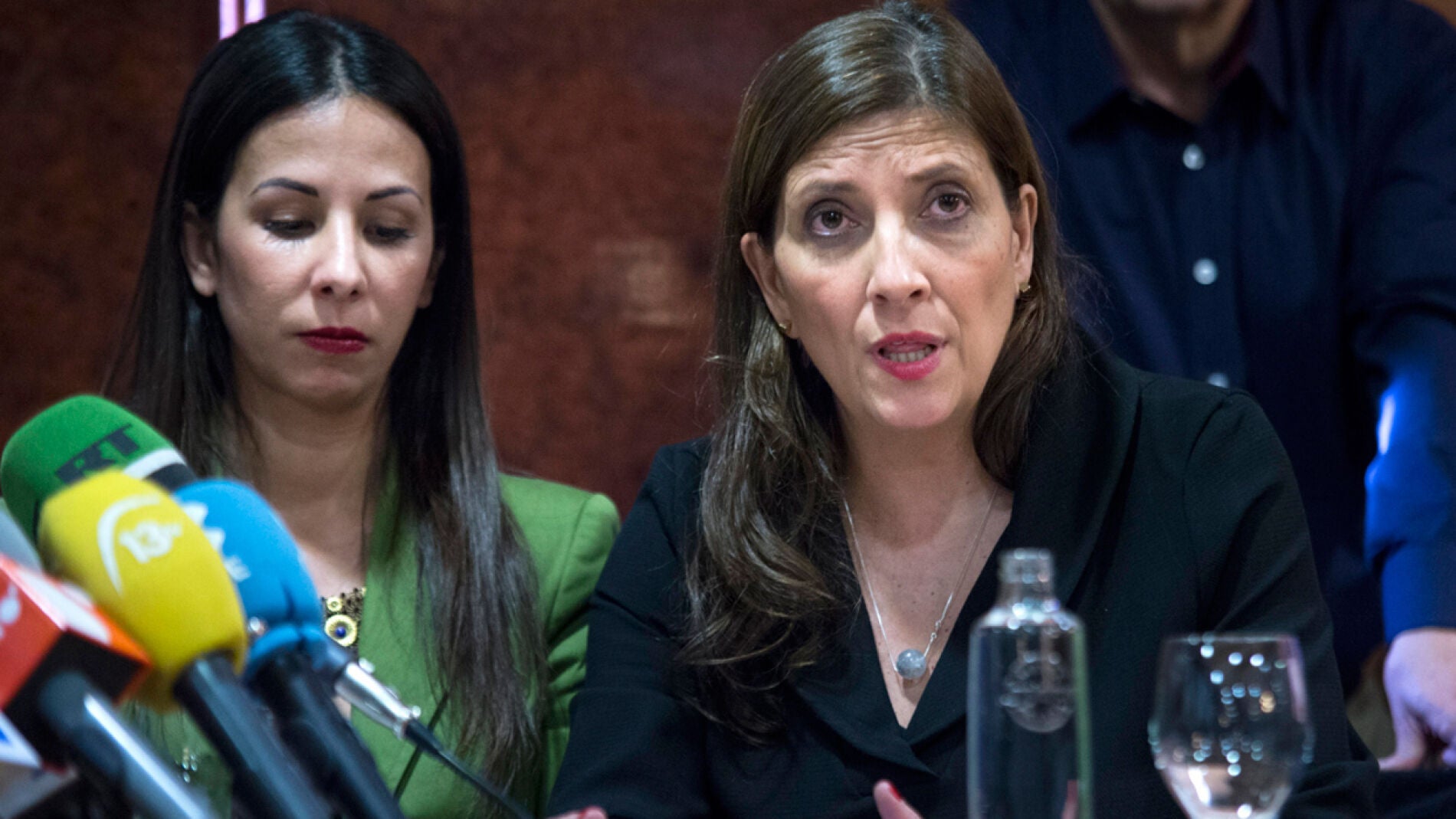 Curra Ripoll&eacute;s, que perdi&oacute; a su hermano en el accidente del Yak-42, durante una rueda de prensa de la Asociaci&oacute;n de familiares de v&iacute;ctimas del Yak-42