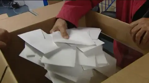 Frame 14.895422 de: La Generalitat licitará la adquisición de 8.000 urnas para el referéndum Frame 14.895422 de: La Generalitat licitará la adquisición de 8.000 urnas para el referéndum