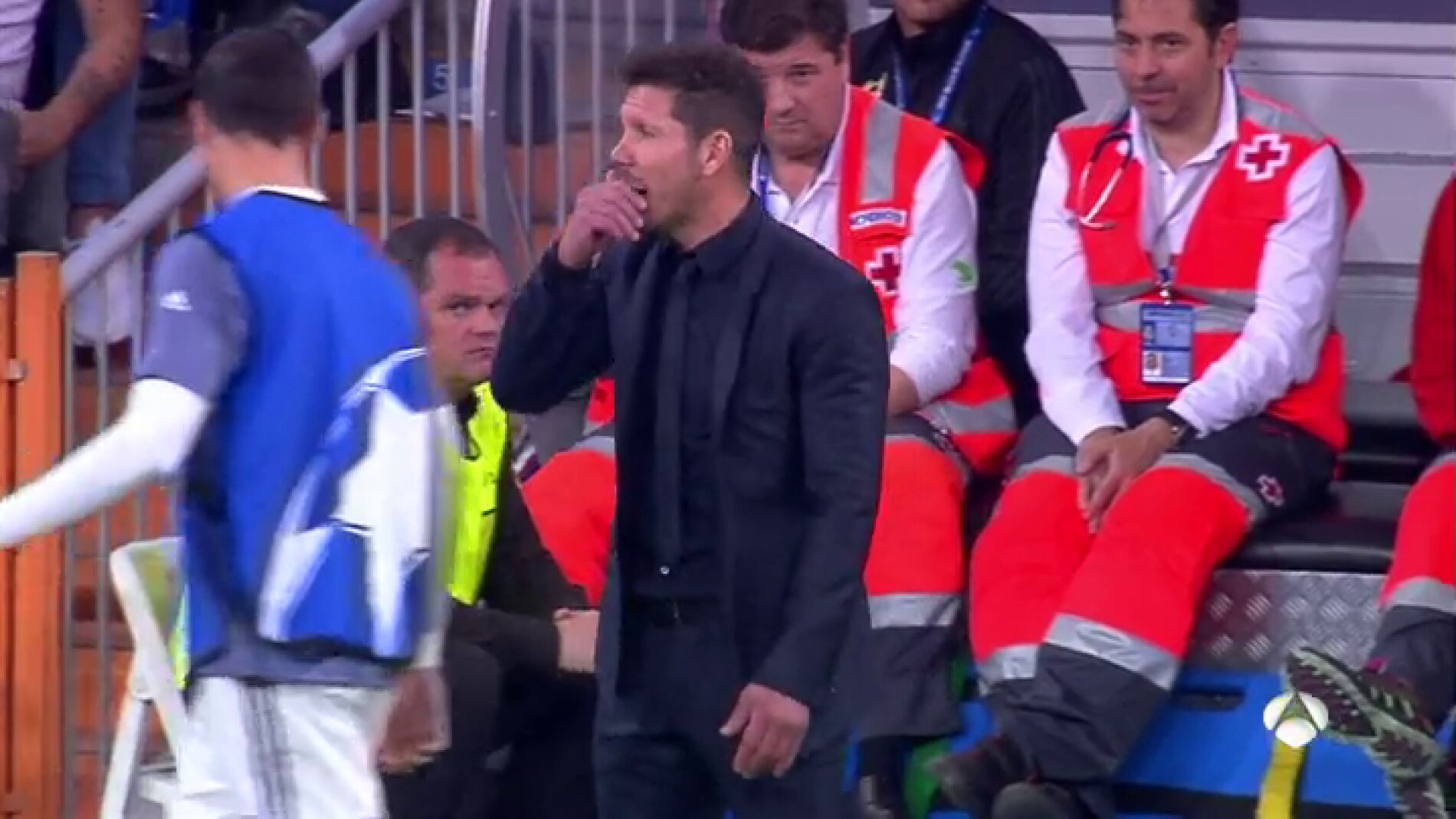 Frame 29.46 de: Simeone aclara su episodio con Morata en la banda del Bernab&eacute;u durante el Madrid-Atl&eacute;tico