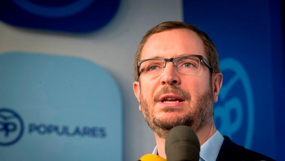 Javier Maroto ante los medios