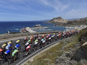 El pelotón, durante la primera etapa del Giro 2017 El pelotón, durante la primera etapa del Giro 2017