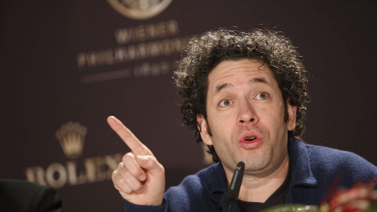 El director de orquesta venezolano, Gustavo Dudamel, pide a Maduro que rectifique y 