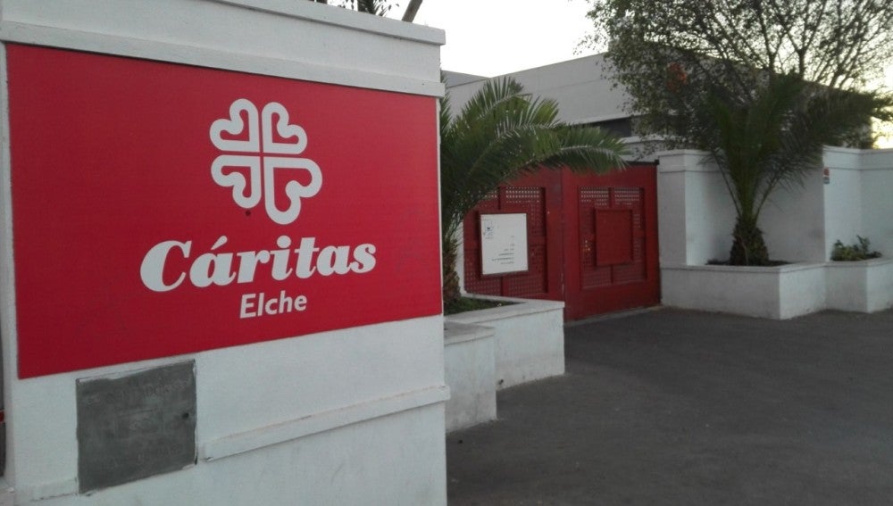 Fachada principal del centro de Cáritas Interparroquial en Elche