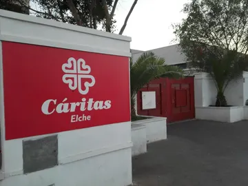 Fachada principal del centro de Cáritas Interparroquial en Elche. Fachada principal del centro de Cáritas Interparroquial en Elche.