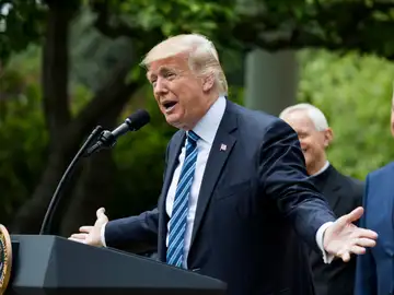 El presidente de Estados Unidos, Donald Trump, comparece durante el Día Nacional de Oración en la Rosaleda de la Casa Blanca El presidente de Estados Unidos, Donald Trump, comparece durante el Día Nacional de Oración en la Rosaleda de la Casa Blanca