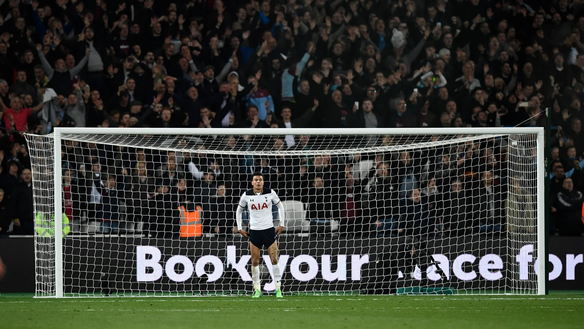 Dele Alli, en soledad tras la derrota ante el West Ham Dele Alli, en soledad tras la derrota ante el West Ham