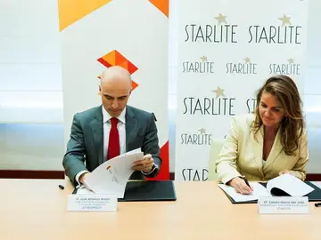 Firma del acuerdo entre Atresmedia y Starlite Firma del acuerdo entre Atresmedia y Starlite