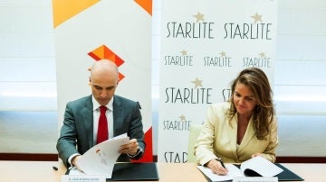 Firma del acuerdo entre Atresmedia y Starlite