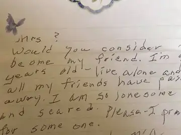 La nota de una anciana que se sentía sola La nota de una anciana que se sentía sola