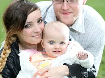 Unos padres recuperan a su bebé Unos padres recuperan a su bebé