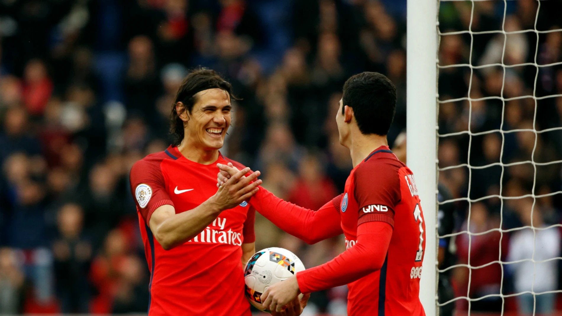 Cavani celebra un gol del PSG Cavani celebra un gol del PSG