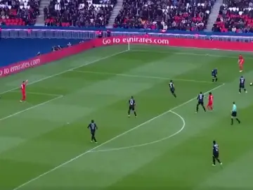 Verratti marca un gol con el portero rival atendiendo a un compañero Verratti marca un gol con el portero rival atendiendo a un compañero