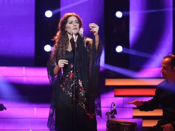 Lorena Gómez, una auténtica flamenca cantando ‘En lo alto del cerro’ de Estrella Morente Lorena Gómez, una auténtica flamenca cantando ‘En lo alto del cerro’ de Estrella Morente