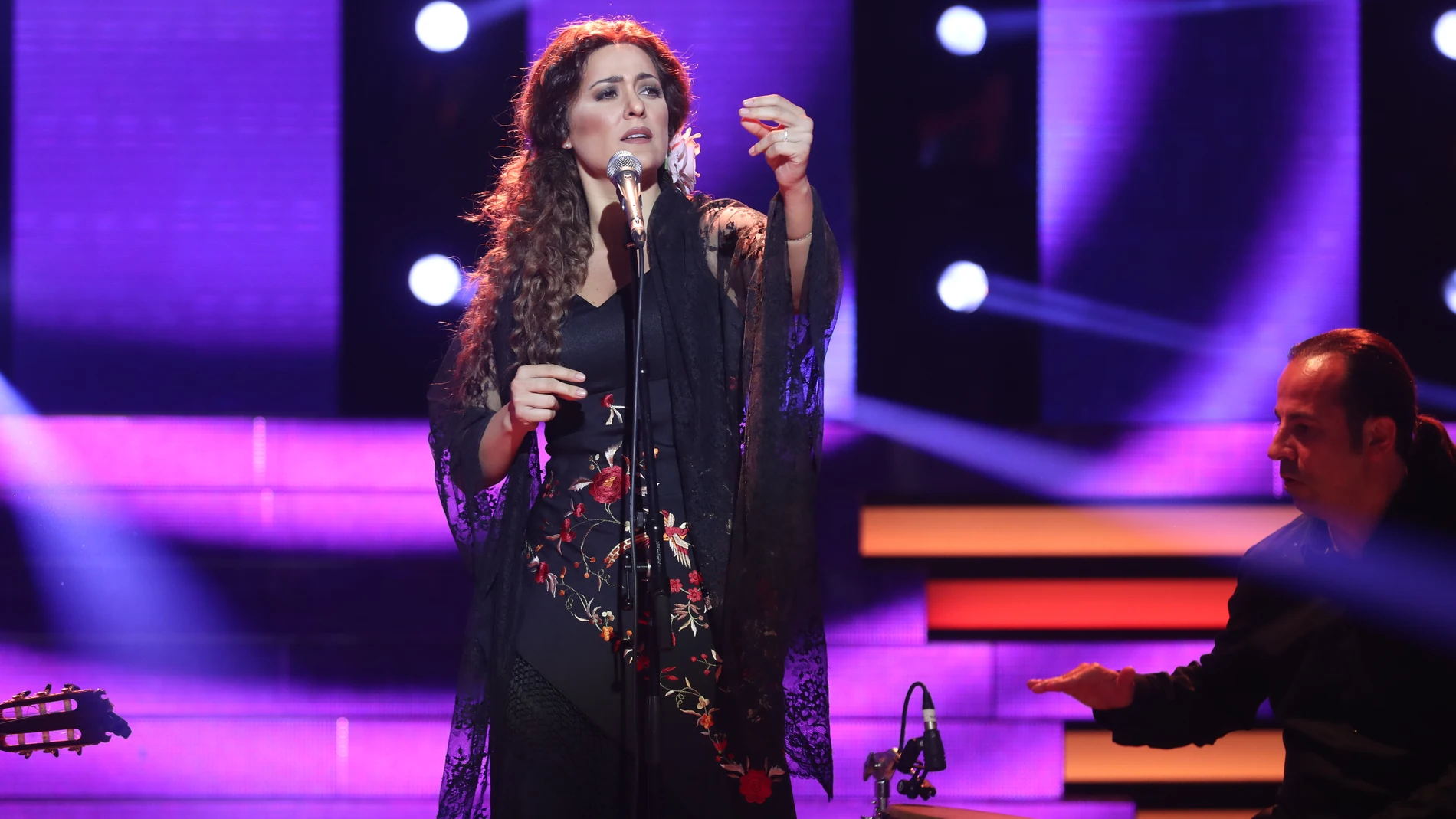 Lorena Gómez, una auténtica flamenca cantando ‘En lo alto del cerro’ de Estrella Morente